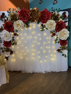 Red Quinceanera Theme, Quince Centerpieces, Quinceanera Red, Red Quinceanera Ideas, Black Quince Dresses, Quince Decor, Black Quince, Quinceanera Centerpieces, Quince Themes