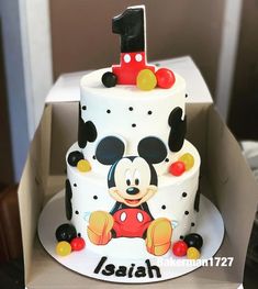 a mickey mouse birthday cake in a box