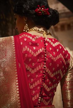 Red Designer Saree, Red Blouse Design, Plain Blouse Designs, Red Sari, Blouse Ideas, Saree Style