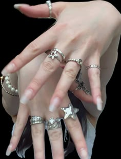 Rings Silver Chunky, Styling Rings Silver, Silver Jewelry Outfits, Silver Ring Stack Chunky, Chunky Jewelry Aesthetic Silver, Julery Aesthetic, Silver Rings Stack Aesthetic, Metal Mixing Jewelry, Funky Jewelry Silver