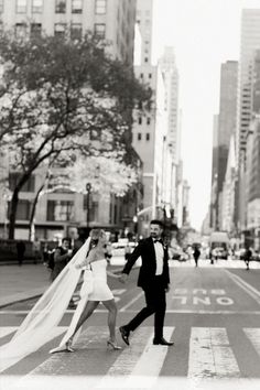 NYC Public Library Elopement | Elopement Photo Ideas | Elopement Photoshoot inspiration | NYC Elopement Ideas Nyc Public Library, Nyc City Hall Wedding, Elopement Photo Ideas, Dramatic Veil, Shots Wedding, Engagement Photos Nyc, City Hall Wedding Photos, Elopement Photoshoot