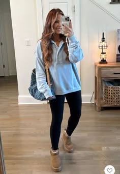 Aerie Winter Outfits, Cozy Simple Outfits, Light Blue Pullover Outfit, Aerie Sweatshirt Outfit, Cute Aerie Outfits, Aerie Sweater Outfit, Outfits To Wear To The Movies, Cute Outfits With Beanies, Comfy Leggings Outfit