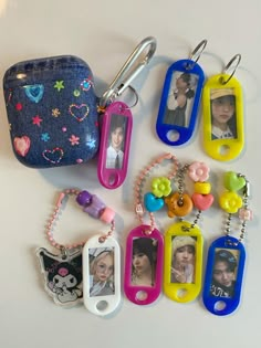 there are many key chains with pictures on them and one has a cell phone in it