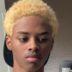 Boy Dyed Hair, Blond Dyed Hair, Afro Hair Tutorial, Boys Dyed Hair, Dark Green Hair