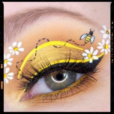 Spring Makeup Graphic Eyeliner Yellow, Bee Make Up Halloween, Spring Makeup Looks Creative, Halloween Bee Makeup, Creative Spring Makeup, Bee Face Makeup, Bee Inspired Makeup, Daisy Eye Makeup, Bee Eyeliner