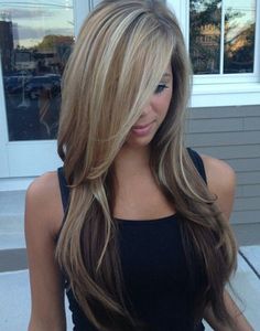 Darker blonde with a browner color on the bottom half. Hair Lightening, Hair Colorful, Layered Haircuts With Bangs, Long Layered Haircuts, Hair Color And Cut, Summer Hair Color, Hair Color Balayage, Balayage Highlights, Love Hair