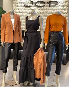 E vc, tbm ama a coleção de outono-inverno? 🍂🍂 Aqui estamos apaixonadas nessas cores Compre pelo WhatsApp, o link está na nossa bio… | Instagram Chambray Shirt Outfits, Boss Lady Style, Visual Merchandising Fashion, Fashion Mannequin, Fashionable Work Outfit, Office Wear Women, Fashionista Clothes, Formal Outfit, Blazer Fashion