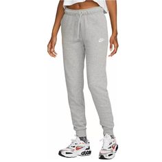 Nwt, Nike Sportswear Club Fleece Mid-Rise Joggers In Grey. Soft & Cozy! Slim-Fit Full Length Mid-Rise Ribbed Cuffs Elasticized Waistband + Flat Drawcord Pockets Nike Jogger, Nike Sportswear Club Fleece, Blusas T Shirts, Nike Sportswear Women, Fitness Style, Nike Joggers, Nike Classic, Nike Sweatpants, Sport Style