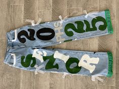 Decorated Senior Jeans, Senior Jeans Green And Gold, Senior Pants Ideas 2025, Senior Hoco Jeans, Senior Jeans Ideas High Schools, Senior Pants