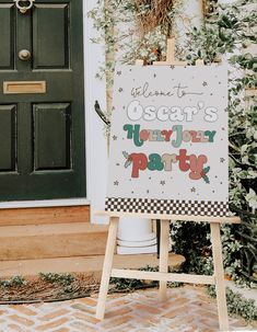 there is a sign that says oscar's new year party next to the door