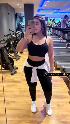 Halloween Workout Outfit, Gym Shorts Outfit, Modest Gym, Modest Gym Outfit, Summer Workout Outfits, Modele Fitness, Gym Crush, Working Out Outfits