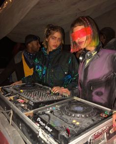 Techno Moodboard, Techno Core, Catherine Core, Underground Rave Aesthetic, 90s Rave Aesthetic, Cochella Outfits Ideas, Berlin Rave Fashion, Fit Nyc, Berlin Nightlife