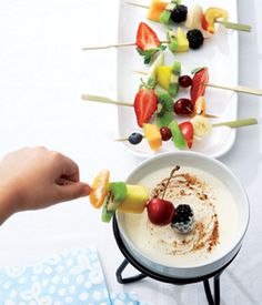 Honey Ricotta Fondue with Fruit Dippers - The fondue could easily be prepped before the camping trip and heated over the fire (remember a fireproof bowl or container) to melt it. Looks like a great idea for a camp site #desert that is a great way to bring fresh fruit into your campsite menu! Honey Ricotta, School Lunch Ideas, Kids Lunches, Fruit Kabobs, Rainbow Food, Snacks Für Party, Yummy Dips