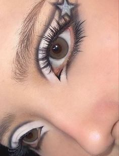 Firework Makeup, Hello Kitty Eyeliner, Cool Eyeliner Designs, Crazy Eyeliner, Cybercore Makeup, Y2k Eyeshadow, Fun Eyeliner, Star Eyeliner, Mekap Mata