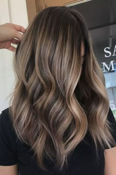 Sunkissed Dark Tone Highlights, Balayage Close To Roots, Casual Reunion Outfit Fall, Fall Balayage Brunette Short Hair, Level 6 Hair Color With Highlights, Light Blonde Highlights On Brown Hair, Contrast Highlights, Brown To Blonde Balayage, Brunette Ombre