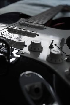 an electric guitar sitting on top of a table