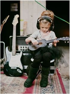 Ukulele Photography, Online Music Lessons, Guitar Kids, Baby Rocker, Rock N’roll, Ukelele, Music For Kids, Stylish Kids, Guitar Lessons