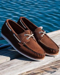 Boat shoes are the combination of comfort and versatility. When it comes to boat shoes for men, they are perfect for casual outings or a day by the water. Whether you're looking for boat shoes black for a sleek, modern look or prefer the classic appeal of boat shoes for men brown, there's a style to match every occasion. Shoe Refashion, Shoe Game, Platform Shoes