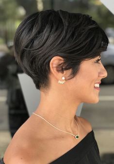 These Haircuts Are Going To Be Huge in 2022 Tmavý Blond, Pixie-cut Lang, Short Hairstyles For Thick Hair, Best Short Haircuts, Penteado Cabelo Curto, Short Pixie Haircuts, Ageless Beauty, Haircut For Thick Hair, Hailey Baldwin