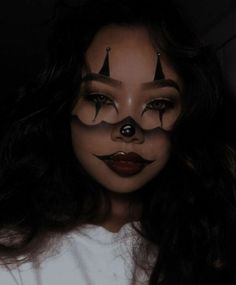 halloween makeup idea Girl Halloween Makeup, Maquillage Halloween Simple, Cute Clown Makeup, Halloween Makeup Clown, Makeup Clown, Holloween Makeup, Cute Halloween Makeup