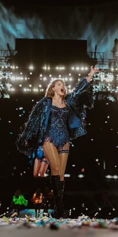 taylor swift performs on stage at the super bowl in new orleans, florida during her performance