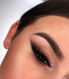 Black Eyeshadow Liner Look, Prom Makeup Smokey Eye Black, Fancy Eyeshadow Looks, Evening Make Up For Brown Eyes, Pretty Eyeshadow Looks For Brown Eyes, Aesthetic Eyeshadow Looks, Dark Prom Makeup, Black Prom Makeup, Neutral Smokey Eye Makeup