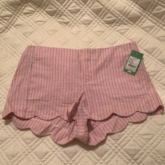 Lilly Pulitzer ‘Patti’ Shorts In A Size 10. Nwt Scalloped Hem / Pockets / Back Zip 100% Cotton Lilly Pulitzer Shorts, Scalloped Hem, Lilly Pulitzer, Lily Pulitzer, Pink Blue, Size 10, Womens Shorts, Pink, 10 Things