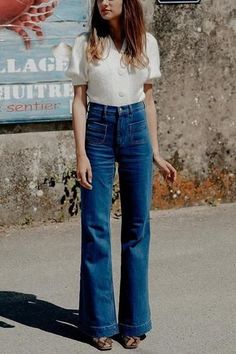 Pocket Trumpet, Stile Casual Chic, Bell Jeans, High Waisted Jeans Vintage, Look Jean, Batwing Sweater, Trendy Denim, Mode Inspo, Waist Jeans