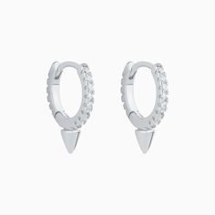 E23m12015 Punk Rivet Hoop Earrings - OhmoJewelry Jewelry Ear, Helix Hoop, Bee Studs, Ear Style, Heart Hoop Earrings, Daily Jewelry, Conch Piercing, Nose Hoop, Balloon Dog