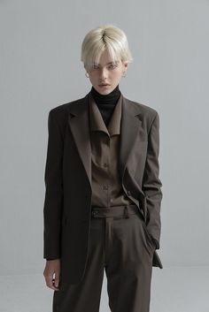 Mode Poses, Elegante Casual, Androgynous Fashion, Cooler Look, Black Suit, Mode Inspo, Purple Fashion, Suit Fashion, Mode Inspiration