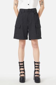 black Structured Shorts, Pinstripe Shorts, Pinstripe Fabric, Fun Shorts, Stripe Shorts, Fashion Elements, Gingham Shorts, Style Shorts, Gothic Style