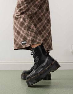 Zapatos de Dr Martens Puede provocar cumplidos Tirador Airwair para facilitar el calzado Diseño con cordones Cierre de cremallera lateral Pespuntes en contraste distintivos de la marca Suela Goodyear resistente Puntera redondeada Suela de plataforma Trama con dibujo Dr Martens Jadon Boots, Leather Platform Boots, Leopard Print Baby, Trouser Co Ord, Black Platform Boots, Dr Martens Boots, Winter Party Dress, Spring Floral Dress, Dress Bra