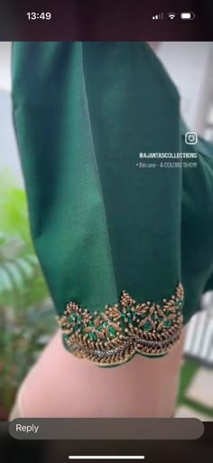 Aari Borders Design, Dark Green Blouse Designs, Dupatta Border Designs Ideas, Simple Embroidery Blouse, Bead Work Blouse, Designs Of Blouses, Velvet Blouse Design, Casual Blouse Designs