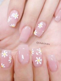 Daisy Fingernails, Daisy Pedicure, Daisy Nail Designs, Daisy Nail Design, Jack Skellington Tattoo, Cute Pink Nails, Hippie Nails