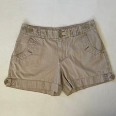 >> Please purchase based on the garment's measurements, these are taken lying flat and doubled at the waist and hips. << Vintage Faded Glory khaki cargo shorts with lots of buttons and back flap pockets. Mid rise with double button closure and a zipper fly. One button is missing on the back pocket and there are a couple tiny spots.  Tag size 12. Estimated fit: true  Waist: 32" Rise: 11" Hips: 44" Thigh, widest: 13.5" Inseam: 4" 100% cotton > Please read prior to purchase < * Don't hesitate to contact me if you need additional measurements or have any questions about condition or fit.  * Refer to the measurements, item description, and return policy prior to purchasing.  * In order to reduce waste, I do not include print outs or excessive packaging materials. Each garment is carefully clean Khaki Cargo Shorts, Print Outs, Khaki Shorts, Mini Shorts, Faded Glory, Flap Pocket, Granola, Cargo Shorts, Short Outfits