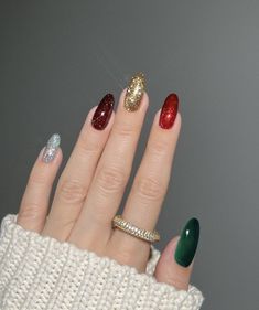 Sparkly Christmas Nails, Xmas Nail Designs, Holiday Nails Winter, Cute Christmas Nails, Holiday Nail Designs, Christmas Nail Art Designs, Christmas Nails Acrylic, Winter Nail Designs