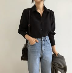 Get ready to channel your inner Wednesday Addams with our Dark Academia Casual Blouse. Inspired by the fashion style of the hit Netflix series, this blouse is available in black and white and comes in various sizes to fit every girl's unique style . Perfect for any casual occasion, this top will add a touch of intellectual chic to your wardrobe. Get yours today and embrace your love of all things dark academia. Style : Dark Academia Aesthetic Closure Type: Button-up Material : Polyester Collar: Ladies Chiffon Shirts, Chic Shirts, Casual Shirt Women, Casual Day Outfits, Quick Outfits, Easy Trendy Outfits, Stylish Work Outfits, Simple Shirts, Inspired Outfits