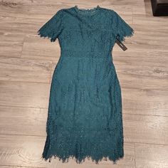 Nwt Lulu's Women's Lace Midi Dress Middle Back Zippered P2p- 18" Length- 44" Dark Green Midi Dress, Evening Midi Dress, Ruffle Bodycon Dress, White Lace Midi Dress, Womens Wrap Dress, Asymmetrical Midi Dress, Lace Midi Skirt, Purple Midi Dress, Lulus Dresses