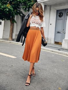 Burnt Orange Elegant Collar  Fabric Plain Pleated Embellished Medium Stretch Spring/Summer Women Clothing Burnt Orange Skirt Outfit, Orange Skirt Outfit, Orange Pleated Skirt, Burnt Orange Skirt, Rok Midi, Neon Prom Dresses, Sandal Tali, Skirt Outfit Ideas, Style Casual Chic