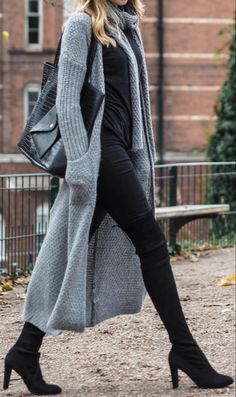 Winter Clothes Women Casual, Outfits With Grey Cardigan, Winter Outfits 2019, Long Grey Cardigan, Walking Down The Street, Cardigan Outfit, Perfect Cardigan, Gilet Long, Gray Cardigan