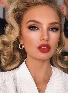 Makeup Bibir, Bridal Makeup Red Lips, Red Lipstick Looks, Red Lips Makeup Look, Wedding Hairstyles And Makeup, Red Lipstick Makeup, Red Lip Makeup, Makeup For Blondes