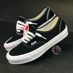 Vans Aesthetic, Vans Shoes Women, Dr Shoes, White Nike Shoes, Fresh Shoes, Cool Outfits For Men, Swag Shoes