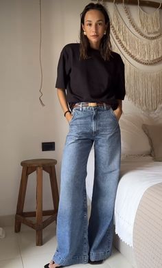 Wide Leg Pants Outfit Going Out, Loose Jeans Women Outfit, Wide Leg Pants Outfit Streetwear, Relaxed Going Out Outfit, Work Outfits Women Denim, Zara Sailor Jeans Outfit, Trendy Outfits Wide Leg Jeans, Wide Leg Jeans Outfit Chic, Wide Leg Jeans Women Outfit