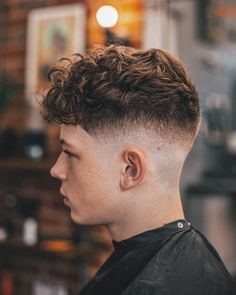 Medium Fade Haircut, Skin Fade Hairstyle, Fade Haircut Curly Hair, Young Men Haircuts, Mid Fade Haircut, Mens Hairstyles Fade, Low Fade Haircut