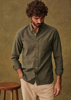 Men Outfits With Flannels, Green Shirt Outfit Men, Green Flannel Shirt, Dark Green Shirt, Formal Mens Fashion, Corduroy Shirt, Blue Tweed, Rugged Look, Navy And Khaki