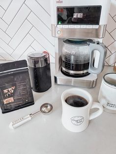 White Drip Coffee with Fresh Ground Beans Red Velvet Latte, Coffee Essentials, White Kitchen Appliances, Pretty Coffee, Neutral Kitchen