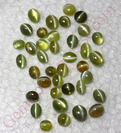 Cats eye stones , nature is so amazing Sensory Videos, Cats Eye Gem, Cat Eye Jewelry, Cats Eyes, Money Images, Master Of Fine Arts, It Band, Cats Eye Stone, Cats Eye