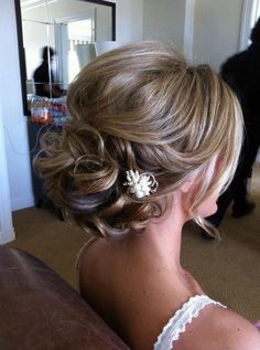 Penteado Perfeito #CarreiraBeauty Updos For Medium Length Hair, Penteado Cabelo Curto, Wedding Hairstyles Updo, Short Hairstyle, Formal Hairstyles