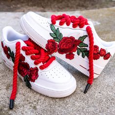 Custom White Air Forces. With Rope Laces And Flower Patches. Air Forces With Rope Laces, Custom Air Forces, Floral Print Shoes, Nike Shoes Women Fashion, Nike Custom, Custom Sneakers Diy, Pretty Sneakers, White Air Forces, Custom Shoes Diy