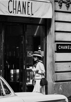 Chanel Aesthetic, Coco Chanel Fashion, Mademoiselle Chanel, Iconic Poster, Chanel Boutique, Chanel Brand, Rose Colored Glasses, Chanel No 5, Gabrielle Chanel